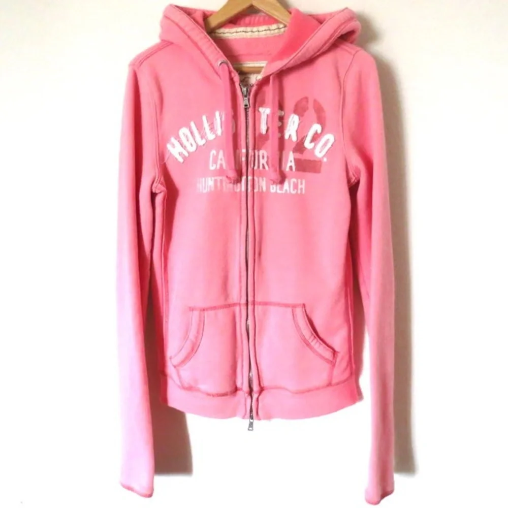 Hold vintage Pink Hollister plush hoodie